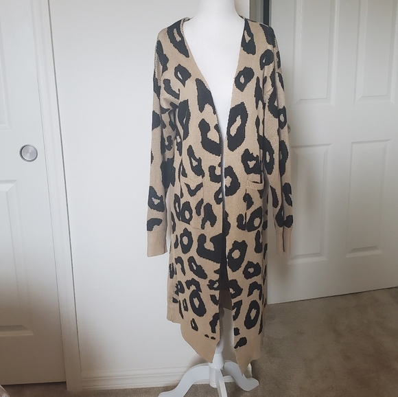 Sweaters - Leopard sweater
